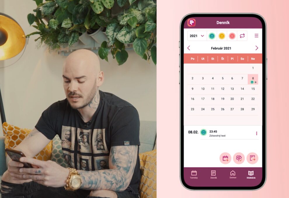 Záber z explainer videa IBD pod kontrolou s hudobníkom Myselfom a ilustráciou mobilu s kalendárom aplikácie IBD pod kontrolou.