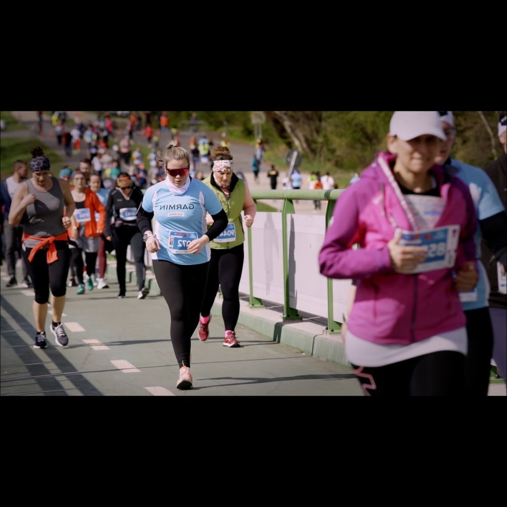 Záber z reportážneho spotu pre GARMIN o evente Garmin Minimaraton 2023