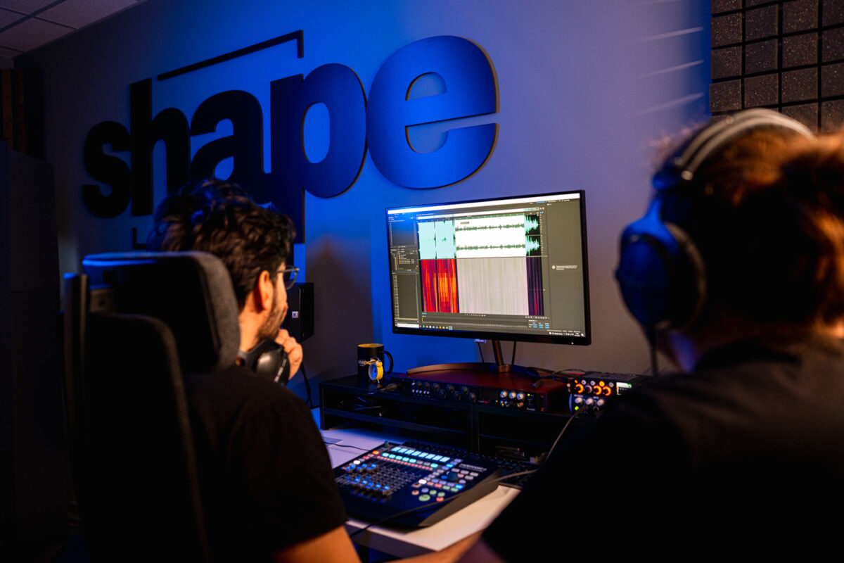 Zvuková postprodukcia v štúdiu produkčnej spoločnosti Shape Production