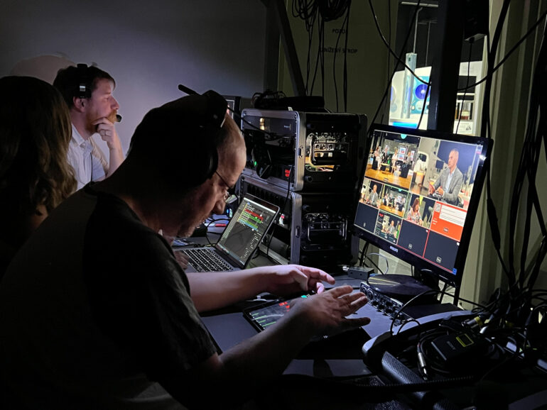 Réžia živého vysielania (live stream) diskusnej relácie Talkie o zdraví s náhľadovými monitormi, zvukovou a strihovou technikou- Produkcia SHAPE Production-
